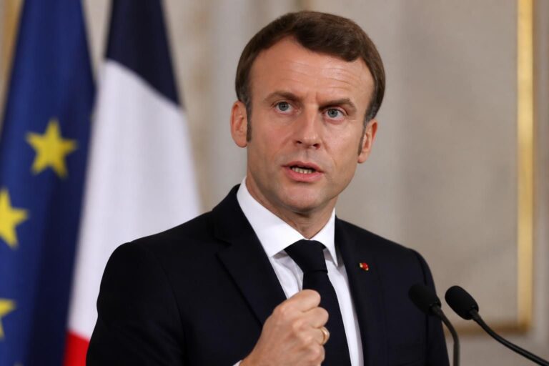 Visas pour l&rsquo;Algérie : Emmanuel Macron rejette les accusations de « laxisme » et défend la politique migratoire de la France