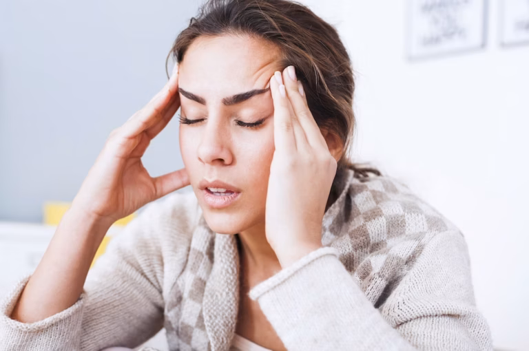 Migraines fréquentes : causes principales et solutions